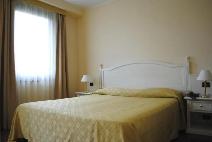 International Hotel Iseo 3*,